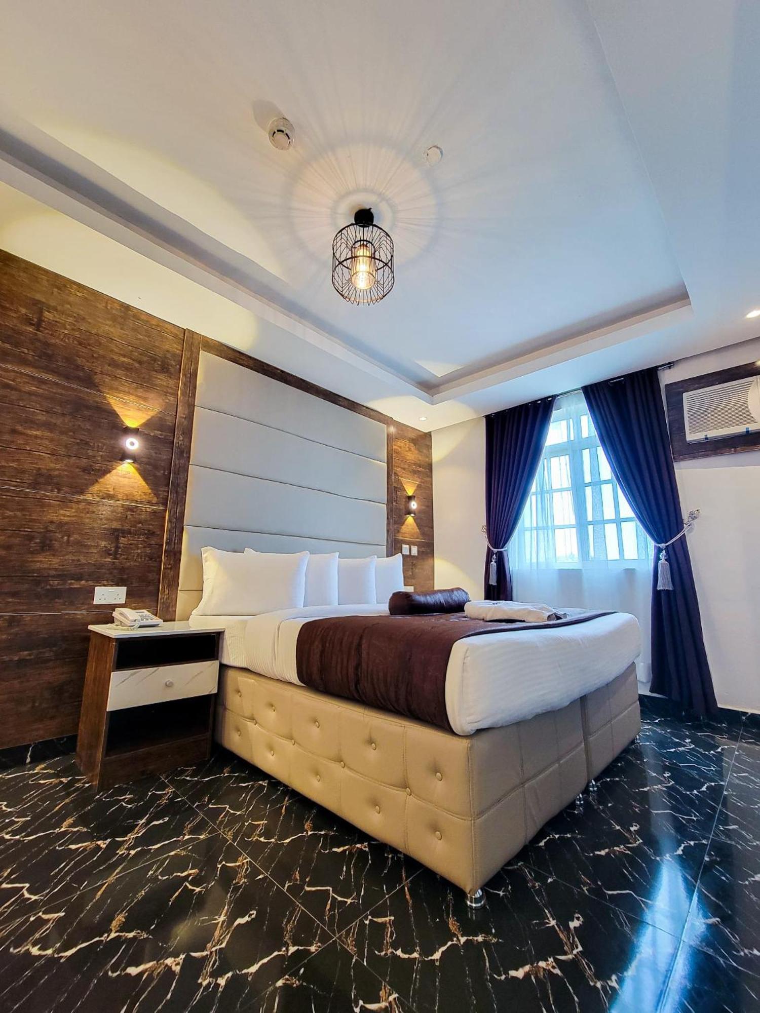 Presken K-One Hotell Ikeja Exteriör bild