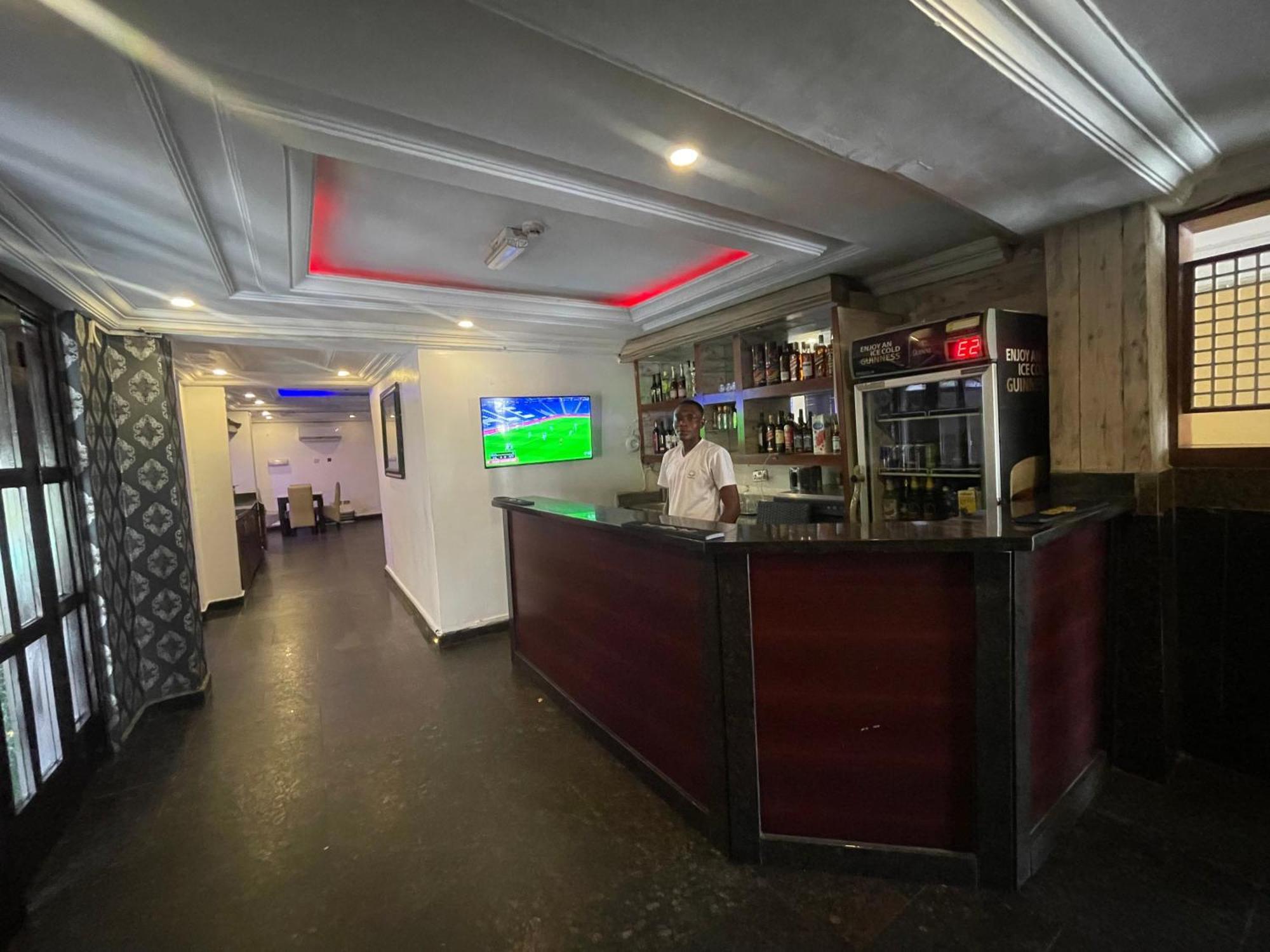 Presken K-One Hotell Ikeja Exteriör bild