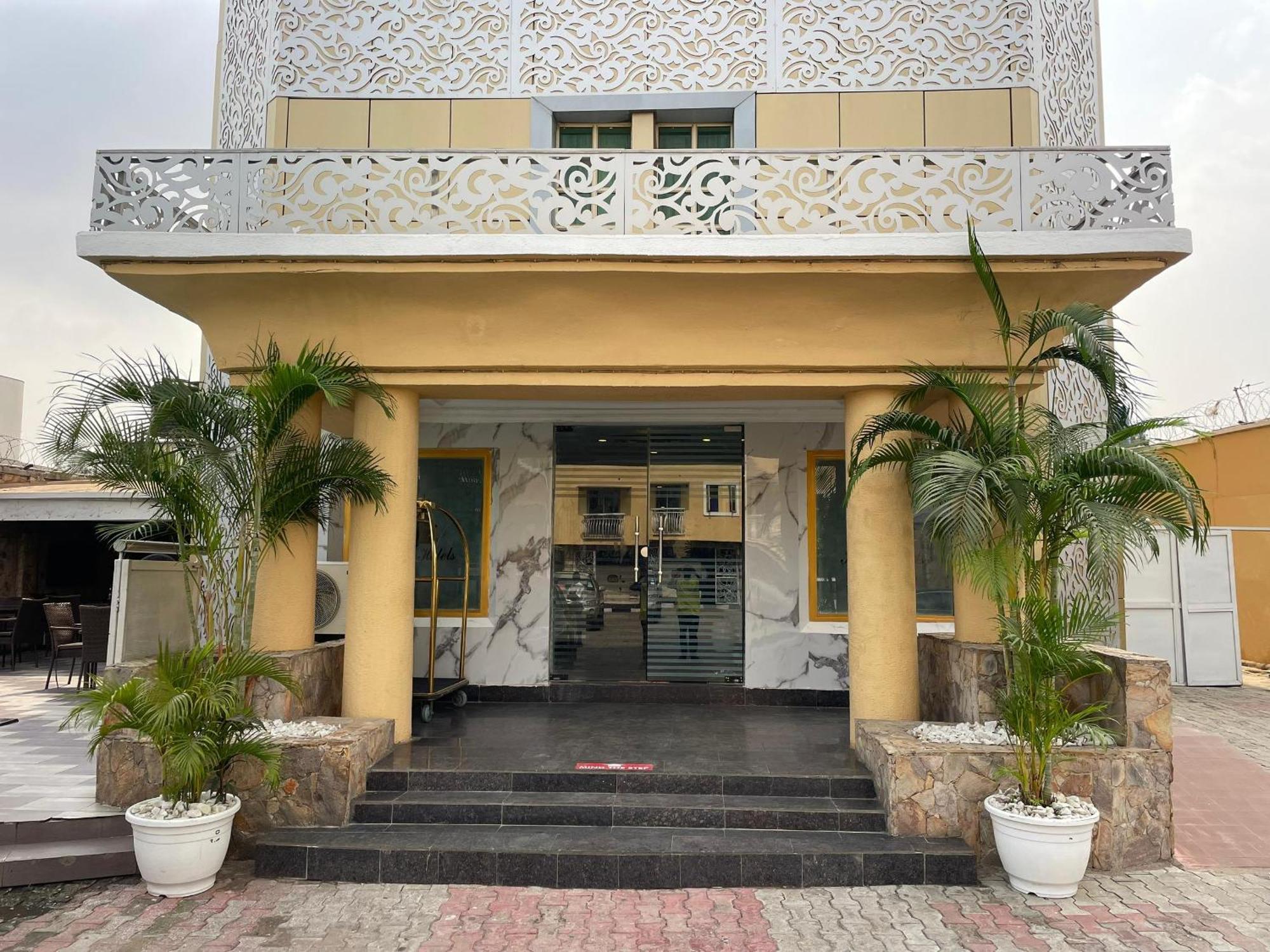 Presken K-One Hotell Ikeja Exteriör bild